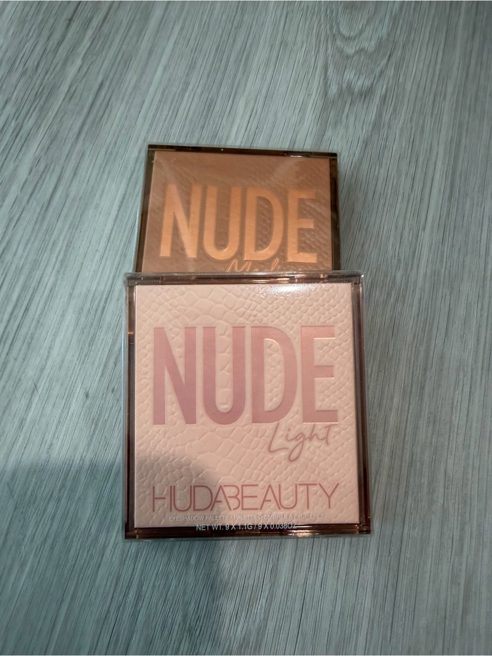 HUDA BEAUTY Nude Eyeshadow Palette Light & Medium Buddle - Pink & Brown Tones - Picture 6 of 8
